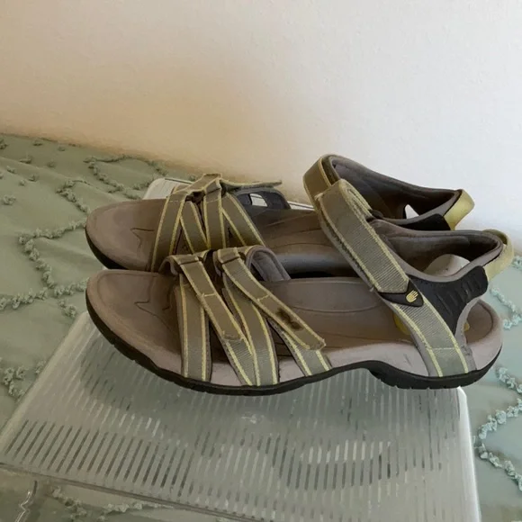Teva Tierra Sandals - sage and yellow-ish sz 8 - Picture 9 of 9